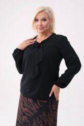 Elegancka czarna bluzka Livia z wiązaniem PLUS SIZE XXL OVERSIZE. Czarne bluzki damskie Moda Size Plus Iwanek, plus size, bez wzorów, z poliesteru, eleganckie, bez kołnierzyka, plus size, bez ramiączek. Za 199.90 zł.