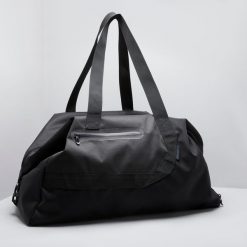 Torba fitness Domyos 50 l. Czarne torby sportowe męskie DOMYOS, bez wzorów, z materiału. Za 149.99 zł.