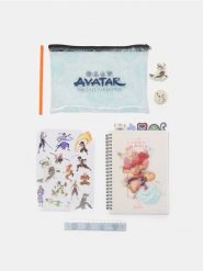 Zestaw artykułów papierniczych z saszetką Avatar: The Last Airbender - wielobarwny. Torby na ramię męskie Sinsay. Za 25.99 zł.