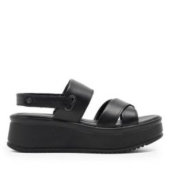 Sandały Lasocki. Czarne sandały damskie Lasocki, bez wzorów, bez obcasa, na koturnie, bez zapięcia. Za 159.99 zł.