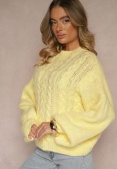 Żółty Sweter z Wełną o Eleganckim Warkoczowym Splotem Makkaria. Żółte swetry nierozpinane damskie Renee, na jesień, z aplikacjami, z jeansu, eleganckie, bez kołnierzyka, bez ramiączek. Za 139.99 zł.