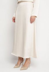 Beżowa Satynowa Spódnica z Wiskozą o Rozkloszowanym Kroju Polavia. Brązowe spódnice damskie Born2be, na co dzień, l, bez wzorów, z materiału, eleganckie, maxi, koszulowe. Za 99.99 zł.