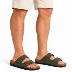 Klapki męskie Wrangler BELVILLE SLIDER MEN LOW. Zielone klapki męskie Wrangler, bez wzorów, z materiału, bez zapięcia. Za 139.00 zł.