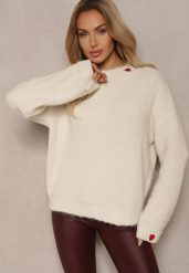 Beżowy Sweter z Wełną i Ozdobnym Sercem Tinnoriava. Brązowe swetry nierozpinane damskie Renee, bez wzorów, z jeansu, casualowe, bez kołnierzyka, bez ramiączek. Za 99.99 zł.
