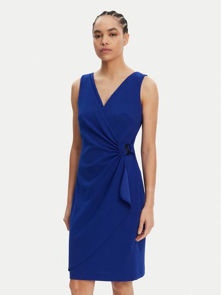 DKNY Sukienka koktajlowa DD5ACH15 Niebieski Slim Fit. Niebieskie sukienki damskie DKNY, bez wzorów, z syntetyku, wizytowe, bez kołnierzyka, bez ramiączek. Za 329.99 zł.