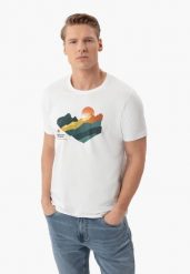 T-shirt z motywem górskim T-MON. Białe t-shirty męskie Volcano, l, bez wzorów, z bawełny, bez kołnierzyka, bez ramiączek. Za 59.99 zł.