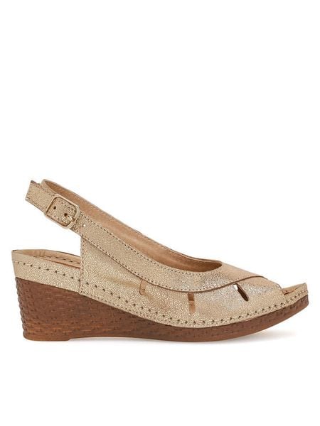 Lasocki Sandały ARC-N1890-02 Złoty. Żółte sandały damskie Lasocki, bez wzorów, ze skóry, bez obcasa, na koturnie, bez zapięcia. Za 139.99 zł.