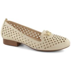 Półbuty damskie ażurowe na niskim obcasie złote M.Daszyński SA222-3. Żółte półbuty damskie M.Daszyński, w ażurowe wzory, ze skóry ekologicznej, bez obcasa, bez zapięcia. Za 219.99 zł.