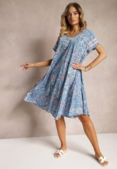 Niebieska Sukienka Boho z Wiskozy z Cienkim Paskiem w Talii Rivasea. Niebieskie sukienki damskie Renee, bez wzorów, z wiskozy, boho, bez kołnierzyka, bez ramiączek, midi, rozkloszowane. Za 49.99 zł.