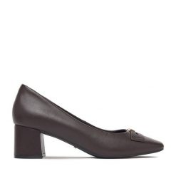 Czółenka MEXX. Brązowe czółenka damskie Mexx, bez wzorów, bez obcasa, bez zapięcia. Za 369.99 zł.