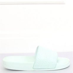 Klapki piankowe miętowe J10761 Green. Zielone klapki damskie ButyModne, na lato, bez wzorów, z materiału, bez obcasa, bez zapięcia. W wyprzedaży za 54.96 zł.