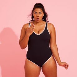 Strój jednoczęściowy do gimnastyki w wodzie damski Nabaiji Ines. Czarne stroje kąpielowe damskie NABAIJI, l, bez wzorów, prążkowane. W wyprzedaży za 79.99 zł.