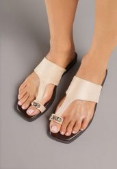 Beżowe Klapki Vices Japonki z Metaliczną Ozdobą Arhelia. Brązowe klapki damskie Renee, na lato, z aplikacjami, eleganckie, bez obcasa, na płaskiej podeszwie, bez zapięcia. Za 59.99 zł.