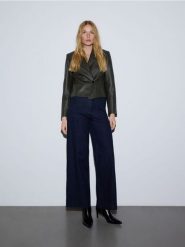 Jeansy z paskiem - granatowy. Niebieskie jeansy damskie Reserved, bez wzorów, z bawełny. Za 139.99 zł.