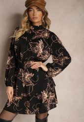 Czarna Sukienka Rozkloszowana z Gumką w Talii Abstrakcyjnym Wzorem i Falbankami Zinraelle. Czarne sukienki damskie Renee, l, bez wzorów, bez kołnierzyka, bez ramiączek, mini, rozkloszowane. Za 139.99 zł.