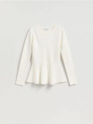 Sweter z baskinką - kremowy. Białe swetry nierozpinane damskie Reserved, l, bez wzorów, z dzianiny, bez kołnierzyka, bez ramiączek. Za 129.99 zł.