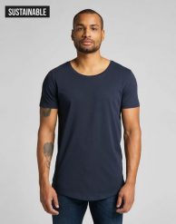 MĘSKI T-SHIRT LEE ELONGATED TEE SKY CAPTAIN L62JEPHY 112114636. T-shirty męskie Lee, l, bez wzorów, bez kołnierzyka, bez ramiączek. Za 69.99 zł.