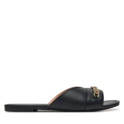 Klapki LOVE MOSCHINO. Czarne klapki damskie Love Moschino, bez wzorów, bez obcasa, bez zapięcia. Za 619.99 zł.