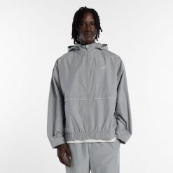 Kurtka męska New Balance MJO5BXYST – szara. Szare kurtki sportowe męskie New Balance, l, bez wzorów, z materiału, bez kaptura. Za 579.99 zł.