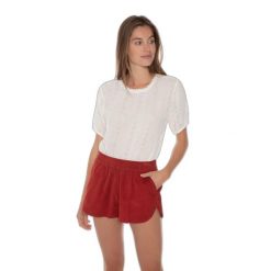 Szorty damskie Protest Luz. Brązowe szorty damskie Protest, bez wzorów, z bawełny. W wyprzedaży za 79.99 zł.