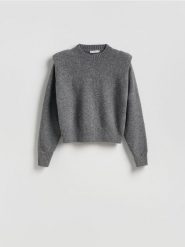 Sweter z poduszkami na ramionach - szary. Szare swetry nierozpinane damskie Reserved, l, bez wzorów, z dzianiny, bez kołnierzyka, bez ramiączek. Za 139.99 zł.