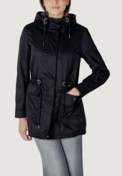 Parka Kobieta ONLY ONLLOUISE PARKA CC LIFE OTW. Czarne parki damskie ONLY, na zimę, m, bez wzorów, bez kaptura. Za 248.70 zł.