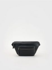 Skórzana saszetka nerka - czarny. Czarne saszetki i nerki męskie Reserved, bez wzorów, ze skóry. W wyprzedaży za 139.99 zł.