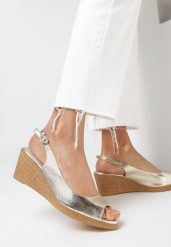 Złote Sandały na Koturnie ze Skórzaną Wkładką i Odkrytą Piętą i Noskiem Euphenis. Żółte sandały damskie Born2be, bez wzorów, bez obcasa, na koturnie, bez zapięcia. Za 69.99 zł.