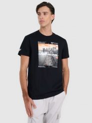 4F T-shirt regular z nadrukiem męski - czarny S. Czarne t-shirty męskie 4F, m, bez wzorów, z bawełny, bez kołnierzyka, bez ramiączek. Za 69.99 zł.
