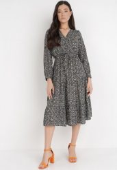 Czarna Sukienka Cillele. Czarne sukienki damskie Born2be, l, bez wzorów, z materiału, bez kołnierzyka, bez ramiączek, midi, dopasowane. Za 119.99 zł.