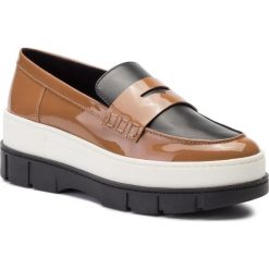 Półbuty GEOX - D Roose B D92BNB 06643 C2306 Curry/Black. Brązowe półbuty damskie Geox, bez wzorów, z materiału, bez obcasa, na koturnie, bez zapięcia. W wyprzedaży za 269.00 zł.
