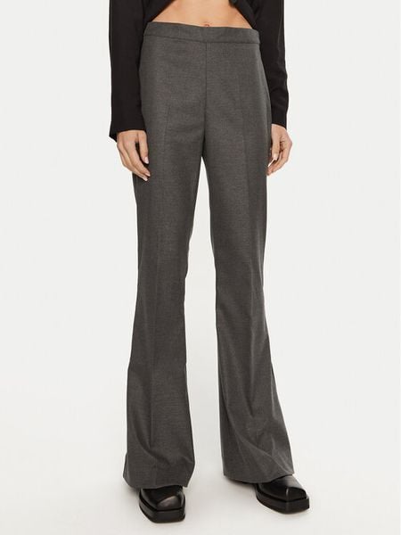 Gestuz Spodnie materiałowe Paula 10909377 Szary Flare Fit. Szare spodnie materiałowe damskie Gestuz, bez wzorów, z materiału. Za 369.99 zł.