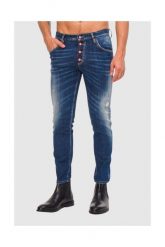 DSQUARED2 Niebieskie jeansy męskie Skater jean. Niebieskie jeansy męskie Dsquared2, z jeansu. W wyprzedaży za 899.99 zł.
