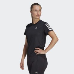 Koszulka do biegania damska Adidas Own the Run Tee. Czarne bluzki damskie Adidas, bez wzorów, z materiału, sportowe, bez kołnierzyka, bez ramiączek. Za 130.99 zł.