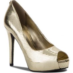 Szpilki GUESS - FLHA14 PAF07 GOLD. Żółte szpilki damskie Guess, z aplikacjami, z materiału, bez obcasa, na obcasie, bez zapięcia. W wyprzedaży za 369.00 zł.