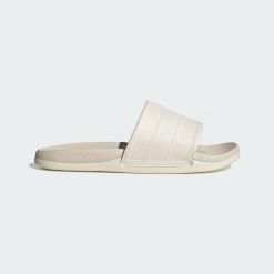 KLAPKI ADILETTE COMFORT 2.0. Białe klapki męskie Adidas, bez wzorów, z materiału, bez zapięcia. Za 232.05 zł.