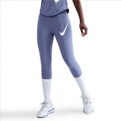 Legginsy Nike Tempo Swoosh dla kobiet 7/8. Fioletowe legginsy damskie Nike, bez wzorów, z materiału. Za 266.85 zł.