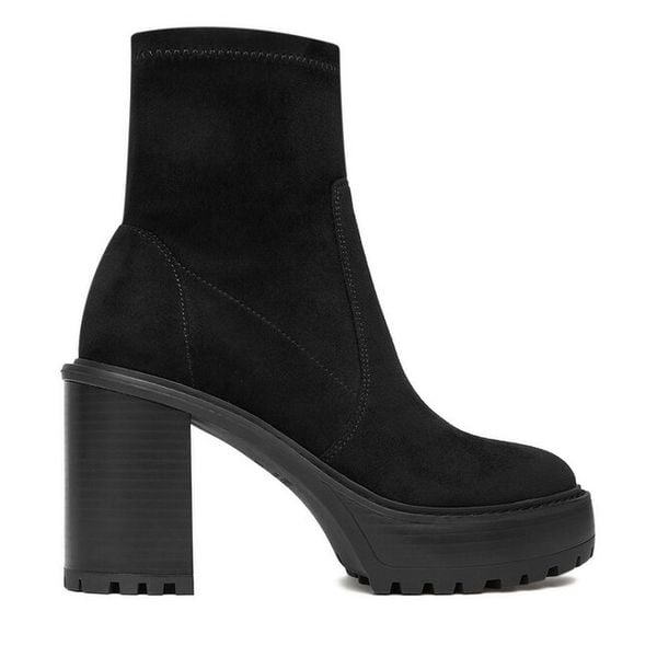 Botki Nine West. Czarne botki damskie Nine West, bez wzorów, bez obcasa, na słupku, bez zapięcia. Za 299.99 zł.
