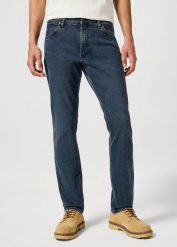 WRANGLER GREENSBORO MĘSKIE SPODNIE JEANSOWE JEANSY DŻINSY STORMY WASH 112357413 W15Q017437. Jeansy męskie Wrangler, z jeansu. Za 219.99 zł.