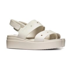 Damskie sandały Crocs Brooklyn 4U 210676-160. Brązowe sandały damskie Crocs, bez wzorów, z materiału, z okrągłym noskiem, bez obcasa, bez zapięcia. Za 269.00 zł.