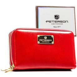 Czerwony portfel damski w typie piórnika ze skóry ekologicznej wyposażony w system RFID - Peterson. Czerwone portfele damskie Peterson, ze skóry ekologicznej. Za 104.99 zł.