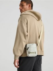 Saszetka crossbag - beżowy. Brązowe saszetki i nerki męskie Sinsay, bez wzorów. Za 19.99 zł.