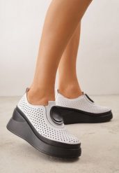 Białe Skórzane Półbuty na Koturnie z Cholewką z Perforacją Vondelle. Białe półbuty damskie Born2be, bez wzorów, ze skóry, bez obcasa, na koturnie, bez zapięcia. Za 199.99 zł.