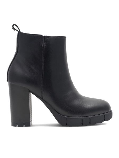 Lasocki Botki WYL3523-5Z Czarny. Czarne botki damskie Lasocki, bez wzorów, ze skóry, bez obcasa, na słupku, bez zapięcia. Za 329.99 zł.