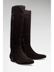 Guess Kozaki FLFA2N SUE11 Brązowy ciemny. Brązowe kozaki damskie Guess, z aplikacjami, bez obcasa, na płaskiej podeszwie, bez zapięcia. Za 824.99 zł.