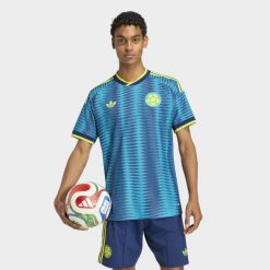 Koszulka wyjazdowa Kolumbia 26 Authentic. Niebieskie koszulki sportowe męskie Adidas, bez wzorów, bez ramiączek, do piłki nożnej, climacool (adidas). Za 649.00 zł.