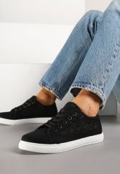 Czarne Trampki Tenisówki Ozdobione Ażurową Cholewką Xalimi. Czarne trampki i tenisówki damskie Renee, w ażurowe wzory, z jeansu, bez zapięcia. Za 49.99 zł.