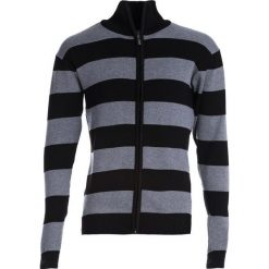 Czarny Sweter Mildmay. Czarne swetry męskie Born2be, na jesień, l, bez wzorów, bez kołnierzyka, bez ramiączek. Za 59.99 zł.