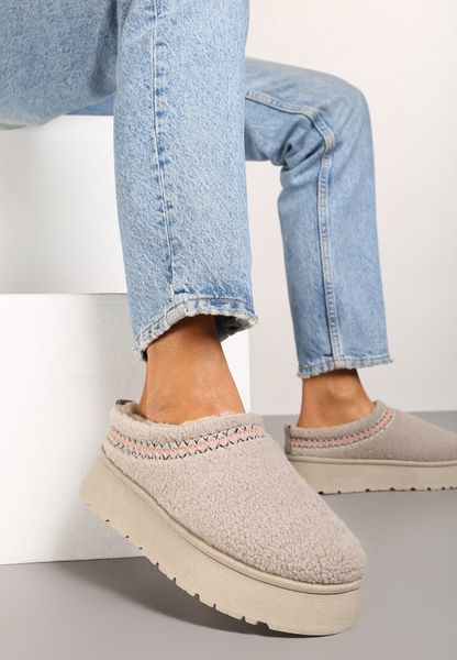 Ciemnobeżowe Śniegowce na Grubej Podeszwie z Niską Cholewką i Haftem Zinnirella. Brązowe śniegowce damskie Born2be, z wełny, przed kostkę, bez zapięcia. Za 59.99 zł.