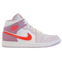 Buty sportowe Air Jordan 1 Mid Valentine's Day. Białe obuwie sportowe damskie Jordan, bez wzorów, bez zapięcia. Za 927.58 zł.